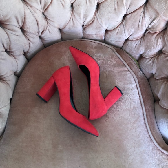 New red high heels - Picture 4 of 5